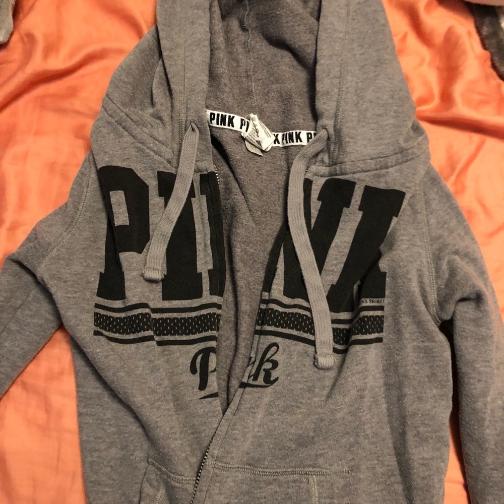vs pink hoodie 🤍